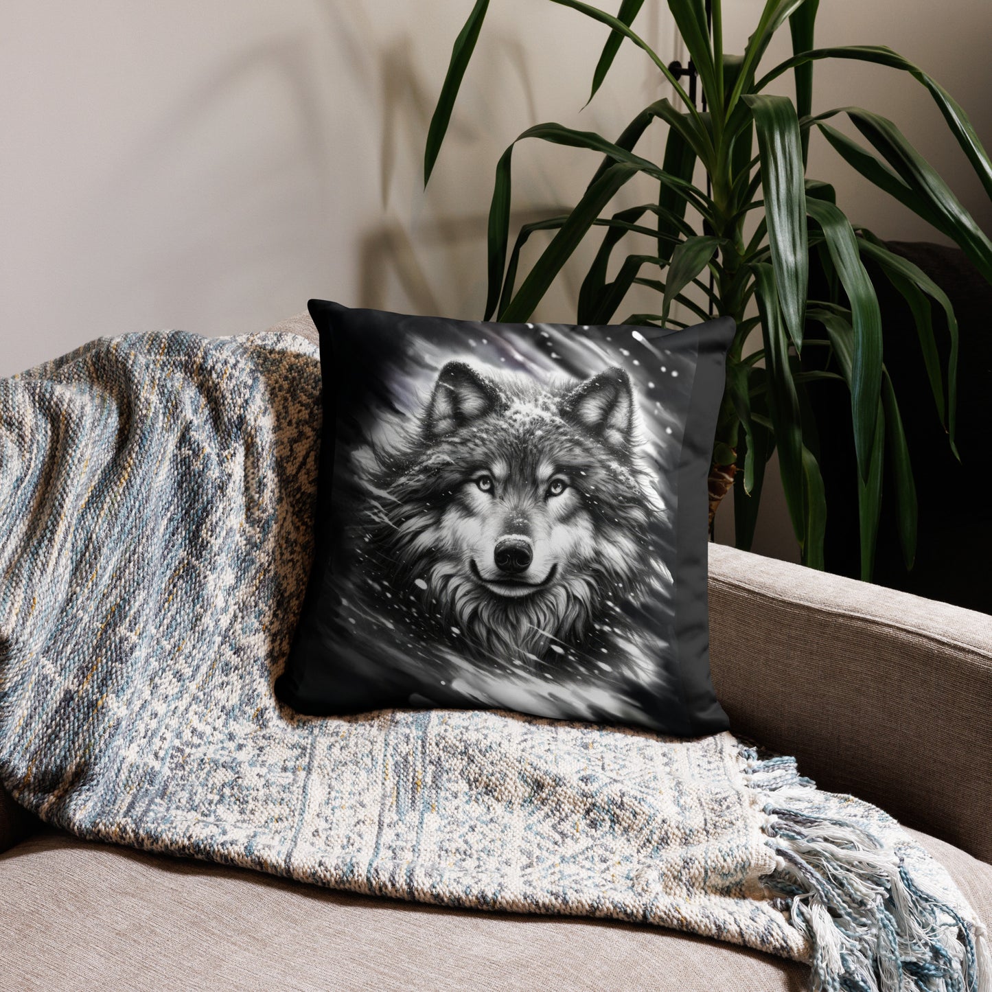 Basic Pillow Snow Wolf 04Blk