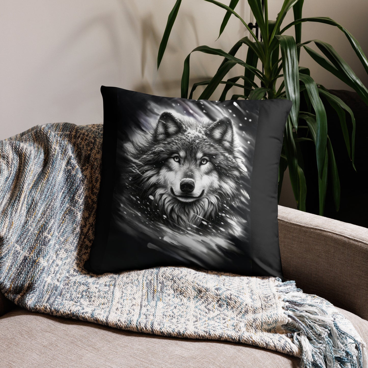 Basic Pillow Snow Wolf 04Blk