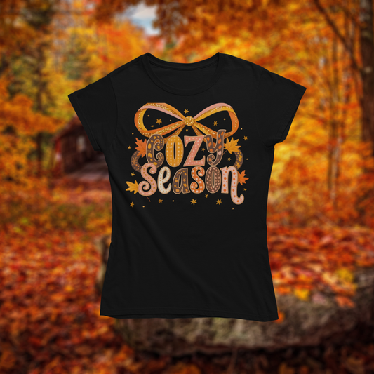 Softstyle, Unisex T-Shirt "Cozy Season, Coquette Bow" Gildan 64000